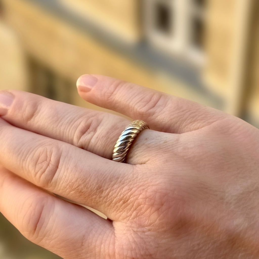 Bague BOUCHERON torsadé en or gris