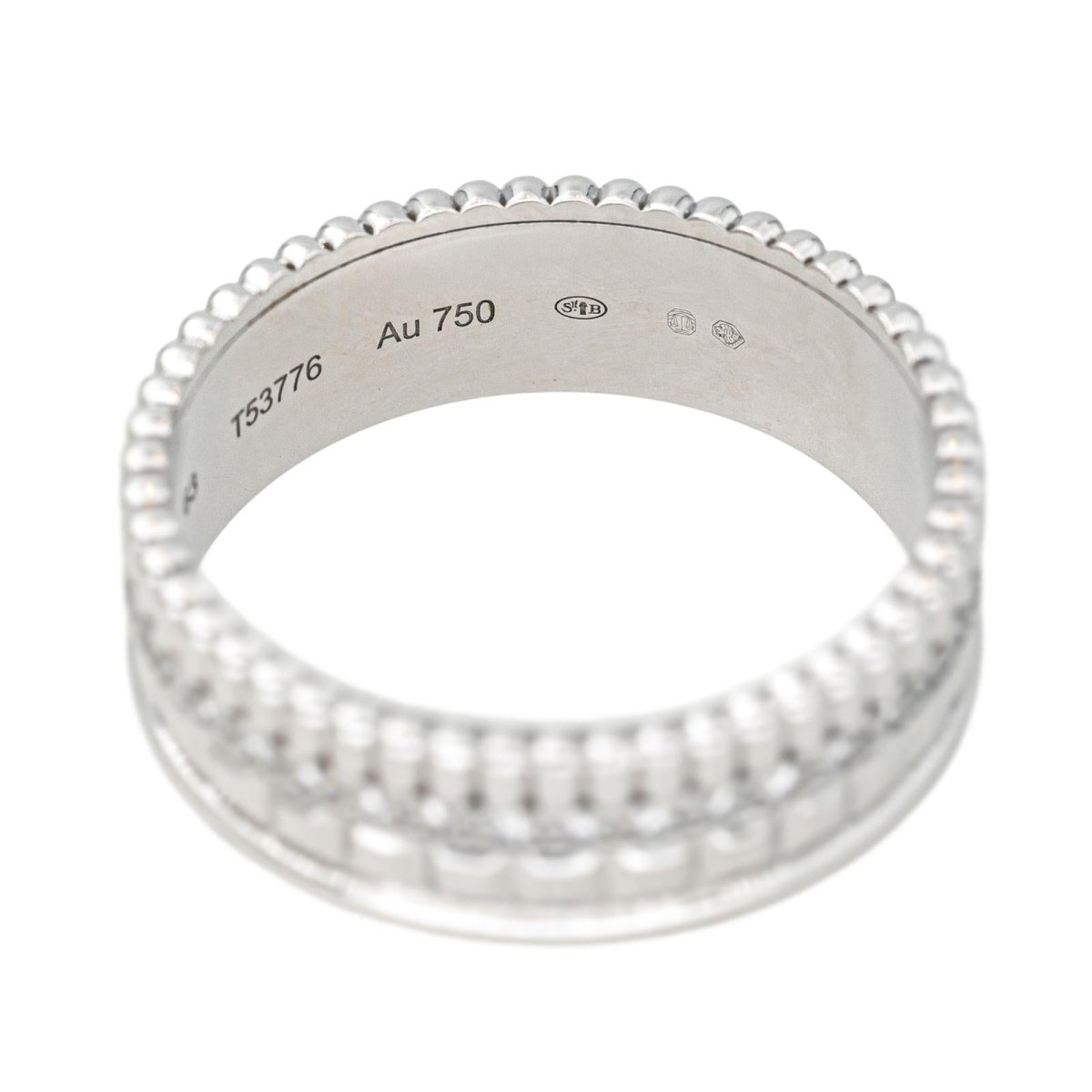 Bague Bandeau BOUCHERON "Quatre" en or blanc et diamants
