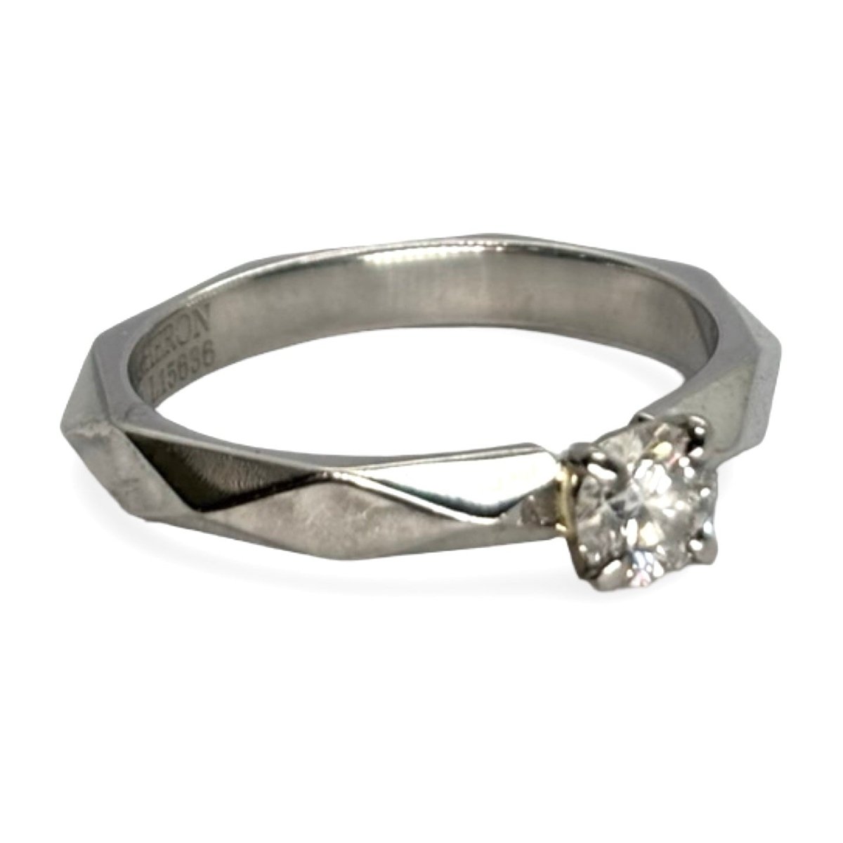 Bague Solitaire BOUCHERON en platine et diamant