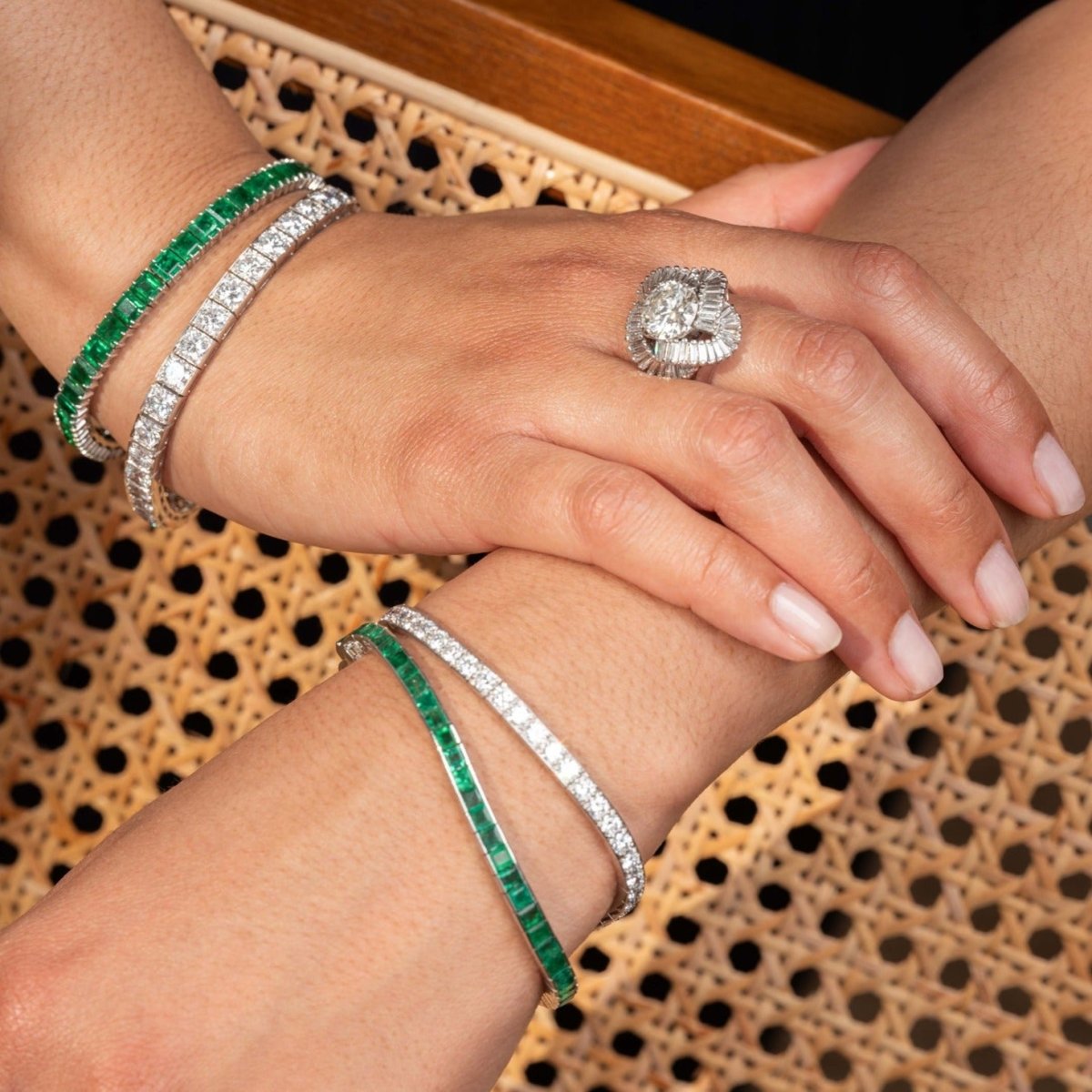 Bracelet Ligne BOUCHERON en or blanc et émeraudes